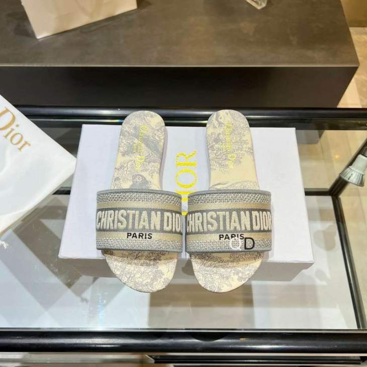Picture of Dior Slippers _SKUDiorsz35-41GDT01252923